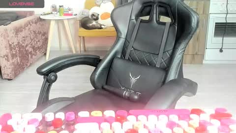 Snapshot of _feralberry__ chatting on March 4, 2:45 pm Alis online show from March 4, 2:45 pm