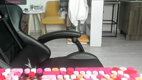 Snapshot of _feralberry__ chatting on March 26, 8:42 am Alis online show from March 26, 8:42 am
