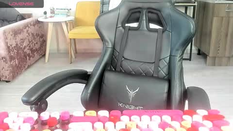 Snapshot of _feralberry__ chatting on March 27, 9:42 am Alis online show from March 27, 9:42 am