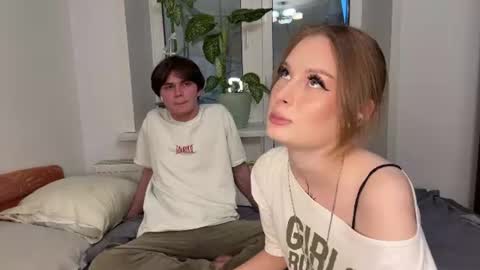 Snapshot of _freedom_couple_ chatting on June 16, 6:43 pm Kaithie and Jessie online show from June 16, 6:43 pm