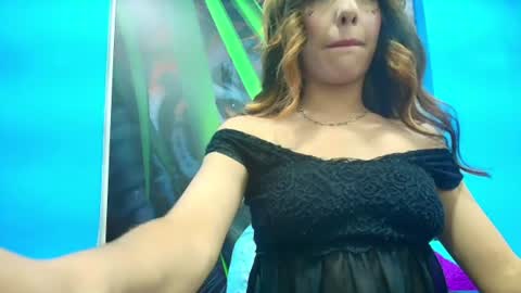 Snapshot of _gold_strawberry_ chatting on June 25, 10:36 pm _gold_strawberry_ online show from June 25, 10:36 pm