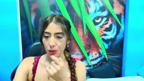 Snapshot of _gold_strawberry_ chatting on July 2, 3:23 am _gold_strawberry_ online show from July 2, 3:23 am