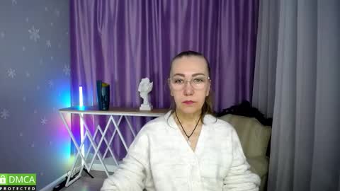 _greybunny_ online show from September 23, 10:40 am