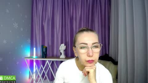 _greybunny_ online show from September 24, 9:23 am