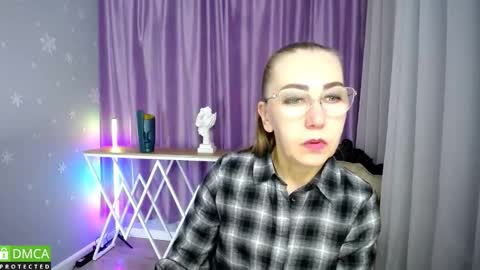 _greybunny_ online show from September 28, 9:25 am