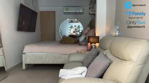 sara online show from April 9, 2:00 am