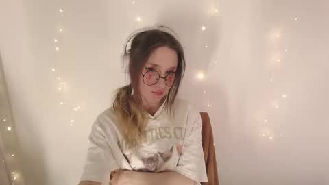 Hannaolotl online show from February 1, 3:54 pm