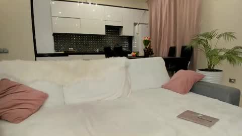 Snapshot of _heaven_ishere_ chatting on January 18, 11:00 am Julia online show from January 18, 11:00 am