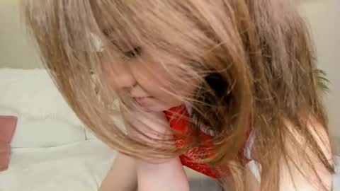 Snapshot of _heaven_ishere_ chatting on January 23, 11:15 am Julia online show from January 23, 11:15 am