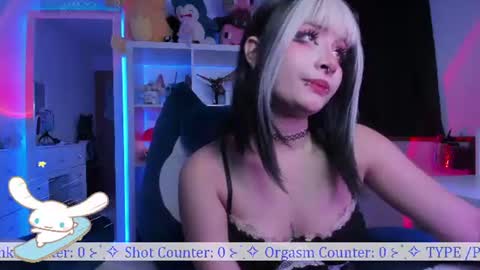 Snapshot of _heavenly_blue_ chatting on June 23, 1:14 am Bluey online show from June 23, 1:14 am