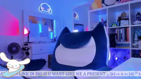 Snapshot of _heavenly_blue_ chatting on July 16, 12:05 am Bluey online show from July 16, 12:05 am