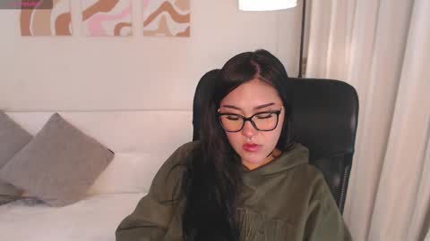 Bee. online show from February 16, 9:33 pm