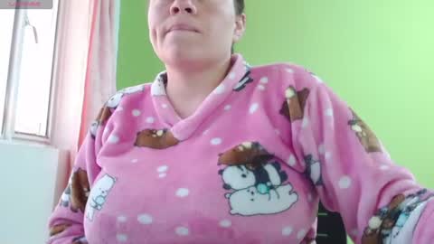 Snapshot of _honey1_ chatting on June 10, 10:58 am Honey online show from June 10, 10:58 am
