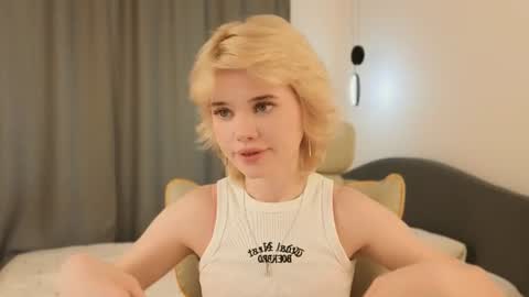 Snapshot of _honnyland chatting on June 22, 1:19 pm Alisha online show from June 22, 1:19 pm