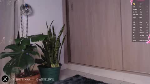 Snapshot of _hotpink chatting on February 17, 4:09 am Jenn online show from February 17, 4:09 am