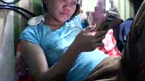 Snapshot of _hotzooey69_ chatting on February 1, 8:13 am _hotzooey69_ online show from February 1, 8:13 am