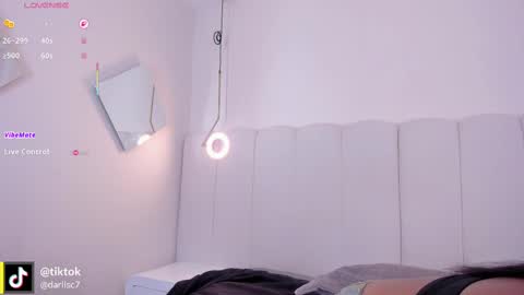 Snapshot of _huge_boobs_ebony chatting on October 7, 7:22 pm Darlis online show from October 7, 7:22 pm