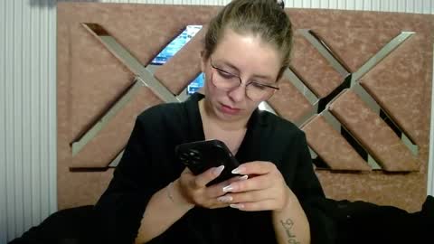 Snapshot of _isaabellaa chatting on June 8, 1:28 am Isa online show from June 8, 1:28 am