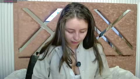 Snapshot of _isaabellaa chatting on June 9, 12:39 pm Isa online show from June 9, 12:39 pm