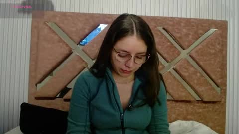 Snapshot of _isaabellaa chatting on June 16, 12:41 pm Isa online show from June 16, 12:41 pm