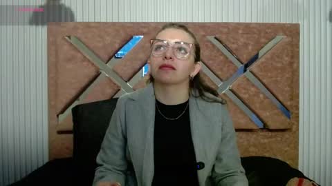 Snapshot of _isaabellaa chatting on June 18, 11:14 am Isa online show from June 18, 11:14 am