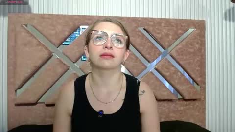 Snapshot of _isaabellaa chatting on June 22, 2:36 pm Isa online show from June 22, 2:36 pm