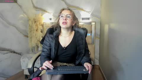Snapshot of _isaabellaa chatting on July 13, 1:47 pm Isa online show from July 13, 1:47 pm