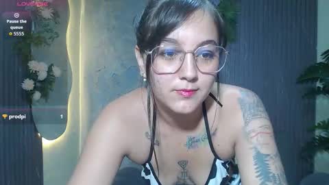 Snapshot of _ivone chatting on November 20, 7:13 pm Annie online show from November 20, 7:13 pm