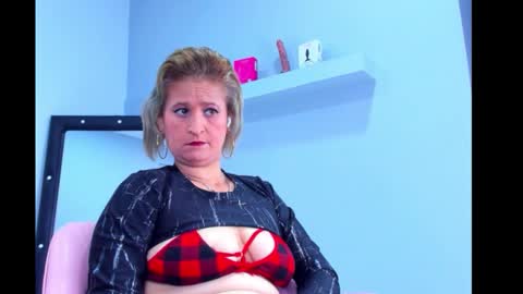 Snapshot of _jaadee_ chatting on February 6, 1:14 pm JADE online show from February 6, 1:14 pm