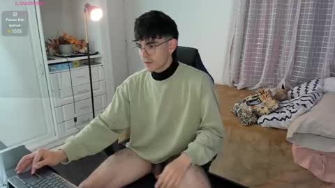 Snapshot of _jamesboy chatting on March 1, 12:28 am James online show from March 1, 12:28 am