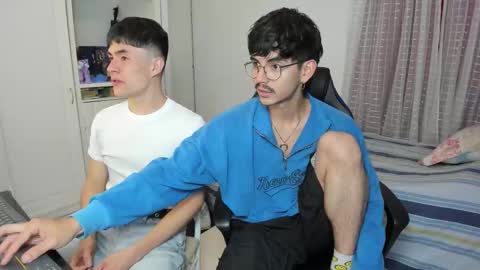 Snapshot of _jamesboy chatting on October 31, 10:33 pm James online show from October 31, 10:33 pm