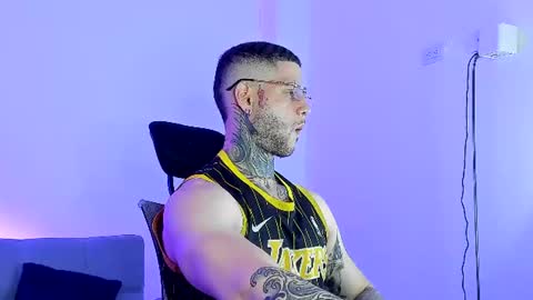 Snapshot of _jamesleandros chatting on June 19, 10:02 pm jeison online show from June 19, 10:02 pm