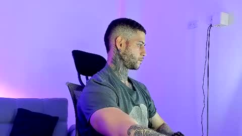 Snapshot of _jamesleandros chatting on June 24, 2:54 am jeison online show from June 24, 2:54 am