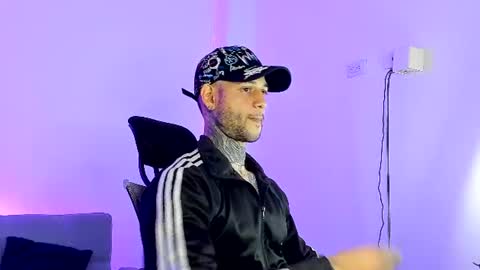 Snapshot of _jamesleandros chatting on June 25, 4:00 pm jeison online show from June 25, 4:00 pm