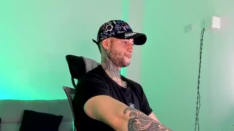 Snapshot of _jamesleandros chatting on June 28, 2:34 pm jeison online show from June 28, 2:34 pm