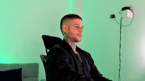 Snapshot of _jamesleandros chatting on July 7, 6:45 pm jeison online show from July 7, 6:45 pm