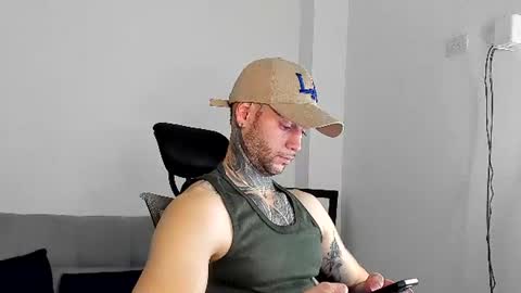 Snapshot of _jamesleandros chatting on July 19, 8:01 pm jeison online show from July 19, 8:01 pm