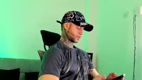 Snapshot of _jamesleandros chatting on July 27, 7:21 pm jeison online show from July 27, 7:21 pm