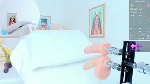 _jasminnee_ online show from October 13, 1:22 pm