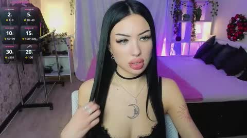 Snapshot of _jesslei_ chatting on February 1, 3:32 pm Jess blond and Leila brunette online show from February 1, 3:32 pm