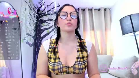 Snapshot of _jireh33_ chatting on February 21, 7:26 pm online show from February 21, 7:26 pm