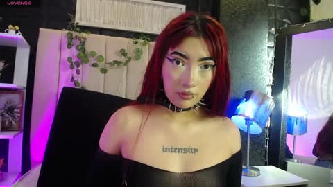 Mia online show from December 21, 1:42 pm