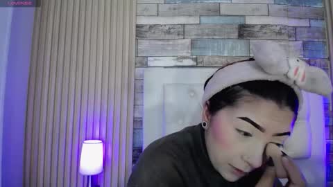 Mia online show from February 19, 7:10 pm