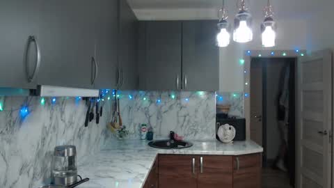 Snapshot of _joni_new_ chatting on January 4, 1:52 am Joni online show from January 4, 1:52 am