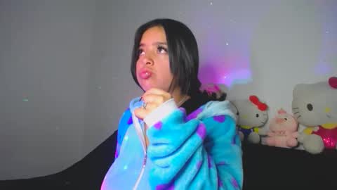 Snapshot of _juli17_ chatting on February 18, 9:05 am _juli17_ online show from February 18, 9:05 am