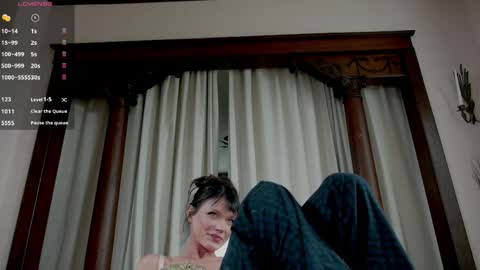 Snapshot of _june chatting on June 7, 6:22 pm june online show from June 7, 6:22 pm