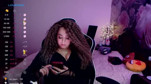 Snapshot of _just_a_queen_3 chatting on December 4, 9:02 pm _just_a_queen_3 online show from December 4, 9:02 pm
