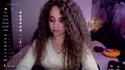 Snapshot of _just_a_queen_3 chatting on December 8, 5:55 pm _just_a_queen_3 online show from December 8, 5:55 pm