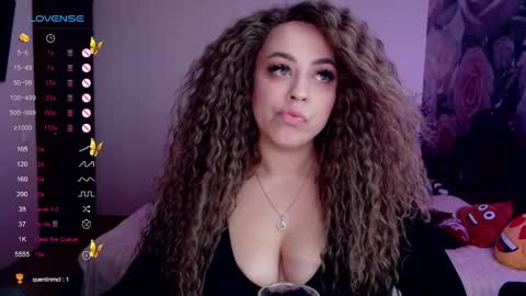 Snapshot of _just_a_queen_3 chatting on December 11, 6:20 pm _just_a_queen_3 online show from December 11, 6:20 pm