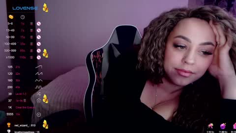 Snapshot of _just_a_queen_3 chatting on December 11, 9:23 pm _just_a_queen_3 online show from December 11, 9:23 pm